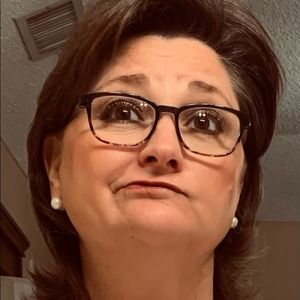 Meet your Posher, Deedee